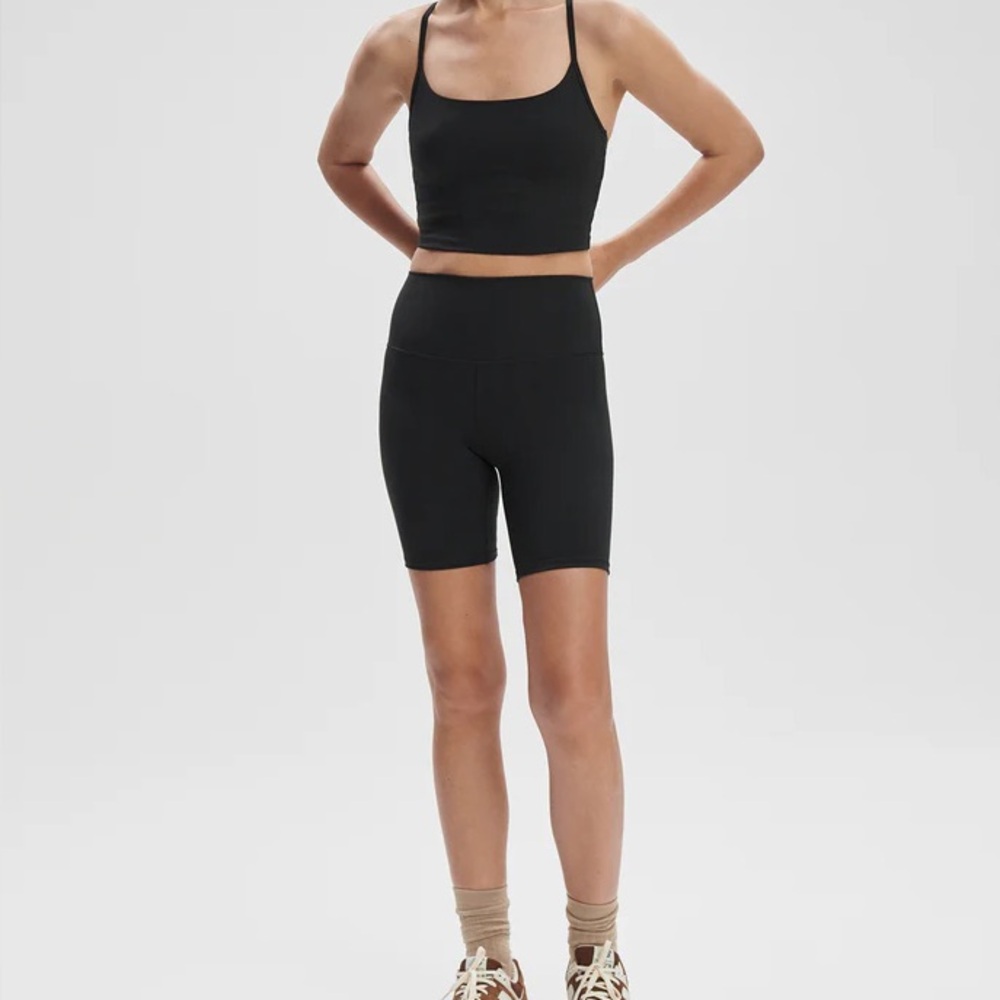 Varley Lets Go Black Biker Shorts with Pockets - Picture 5 of 7
